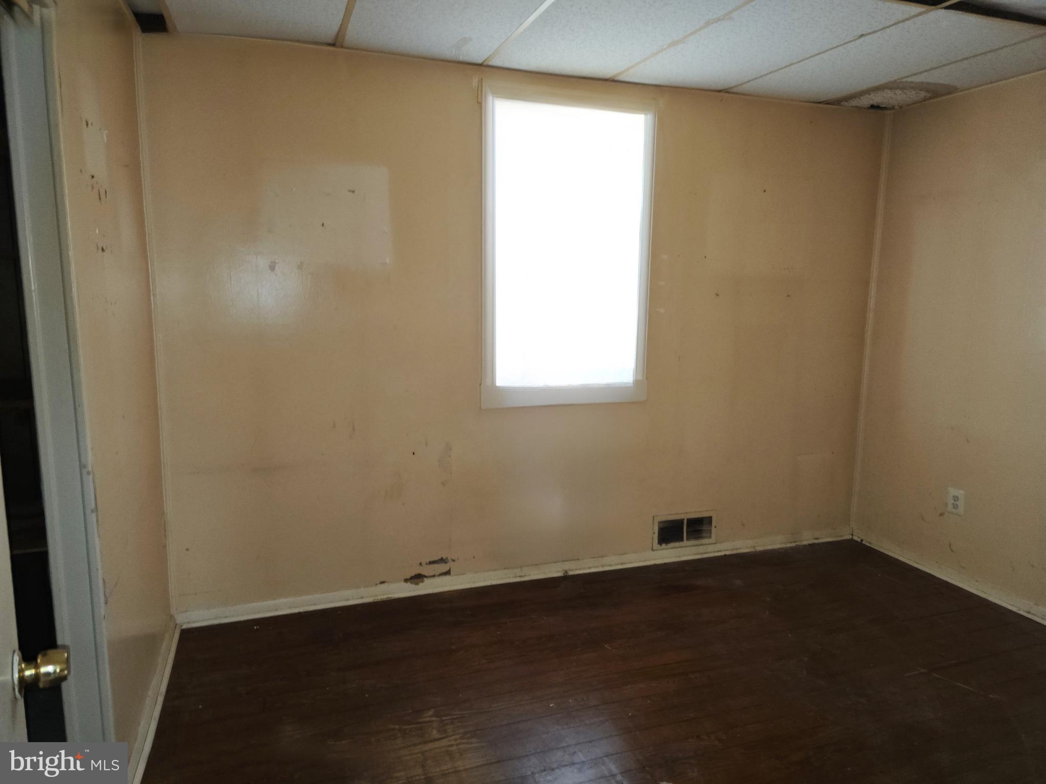 314 Pinewood Road Baltimore, MD 21222 - Photo 6 of 17