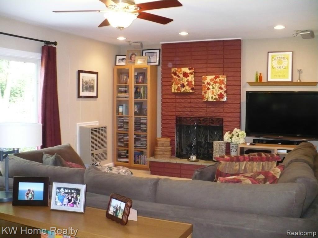 28315 Peppermill Road Farmington, MI 48331 - Photo 7 of 20 033.jpg