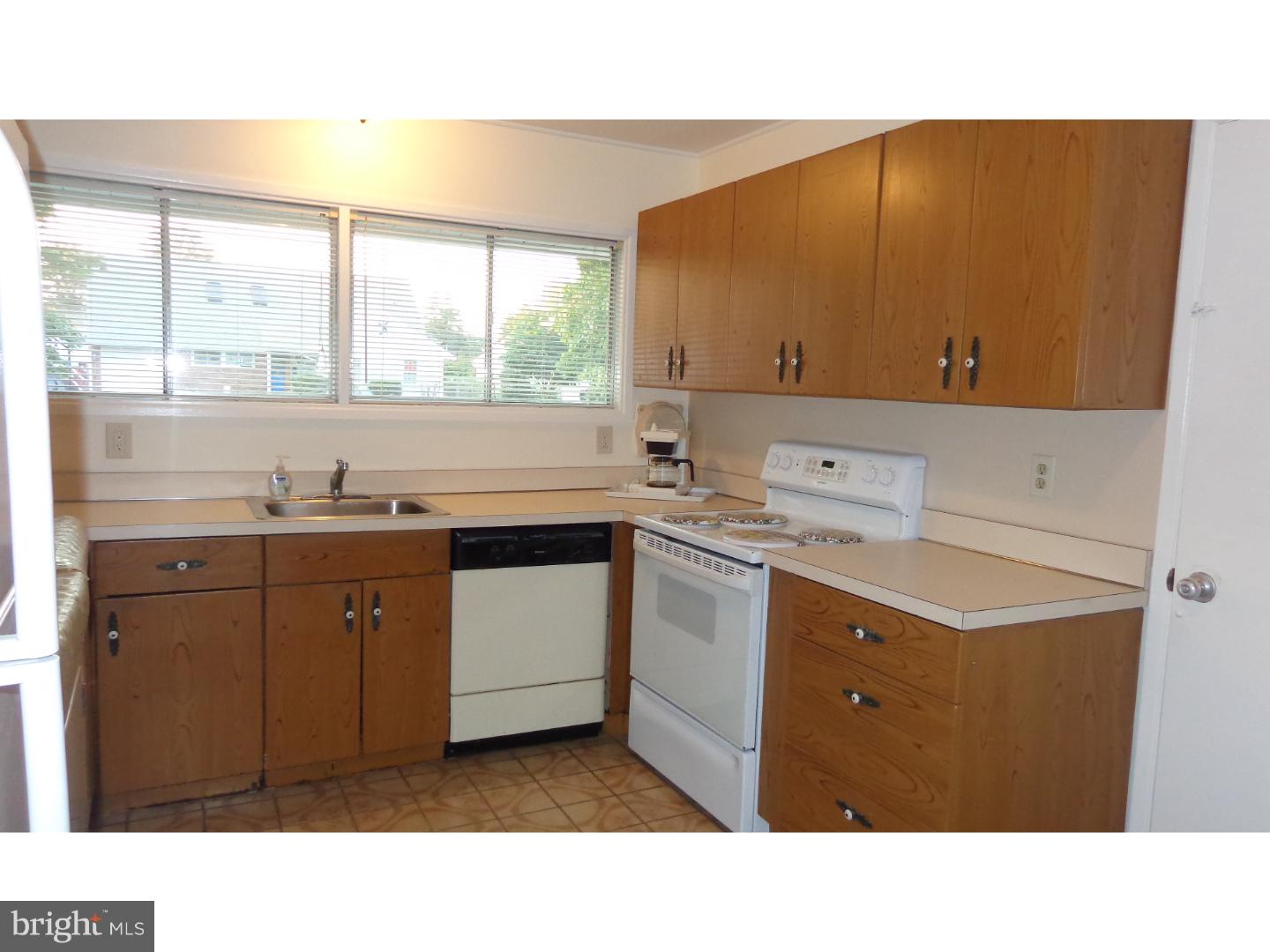 38 Hardy Road Levittown, PA 19056 - Photo 3 of 19 Kitchen