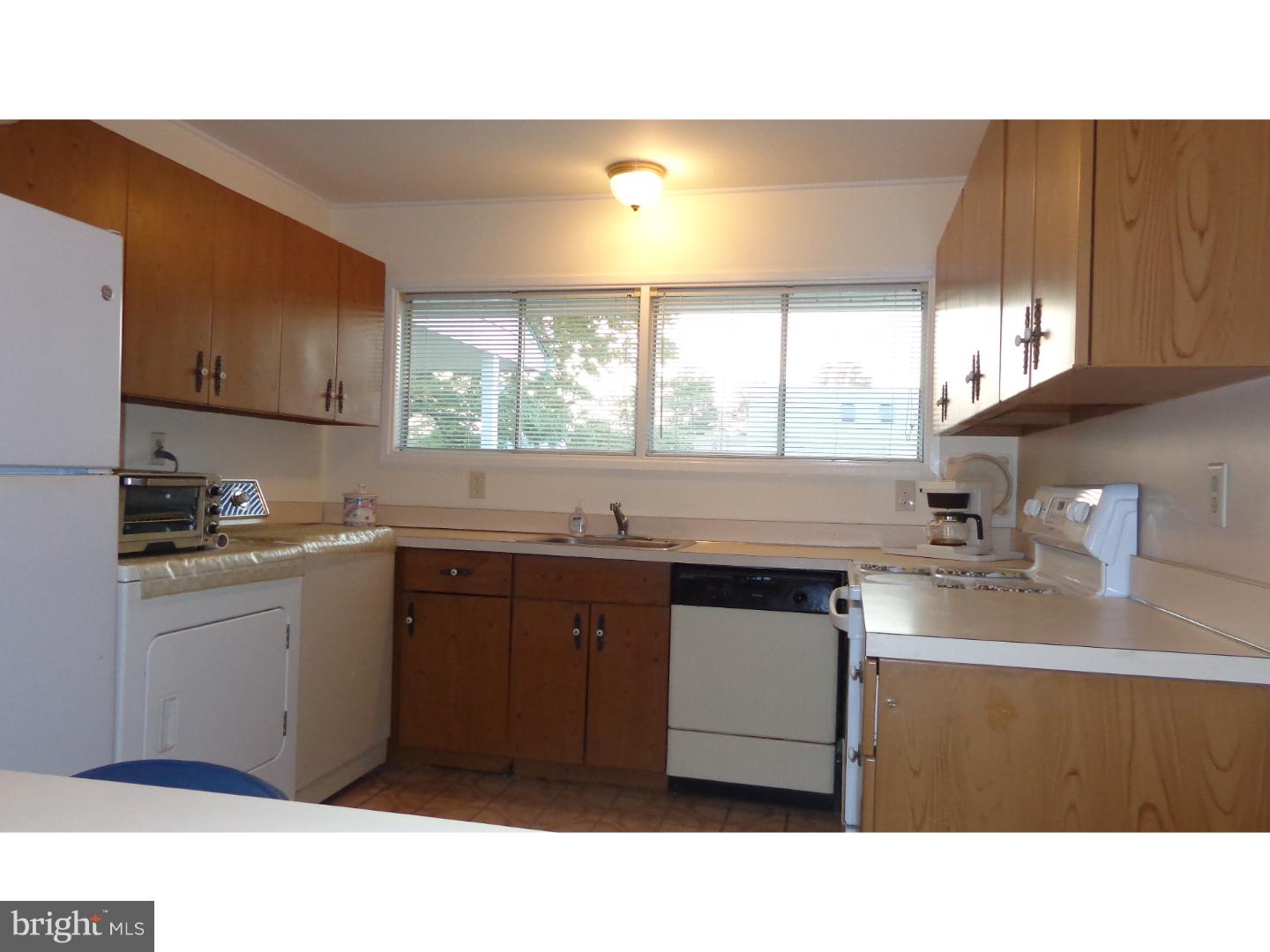38 Hardy Road Levittown, PA 19056 - Photo 4 of 19 Kitchen