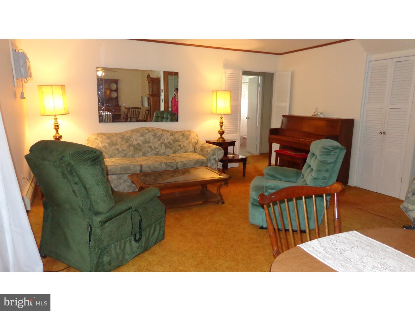 38 Hardy Road Levittown, PA 19056 - Photo 6 of 19 Living Room