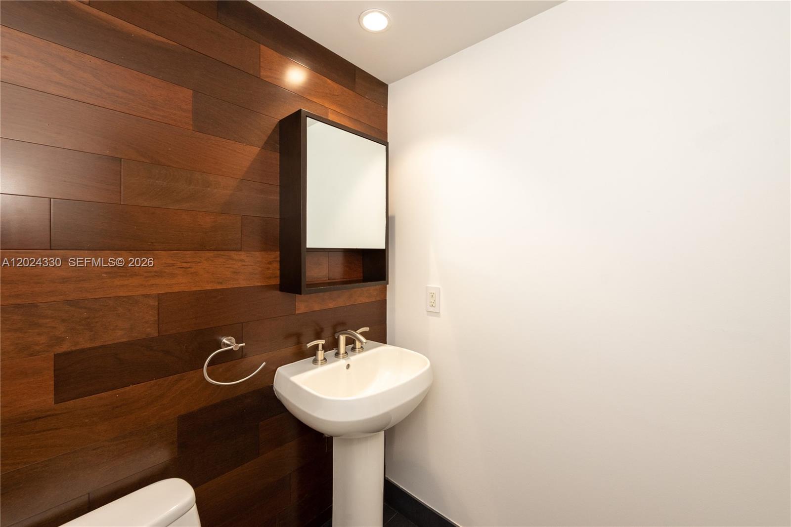 901 Brickell Key Boulevard, Unit 2006 Miami, FL 33131 - Photo 31 of 41 Powder Room - 1/2 Bathroom