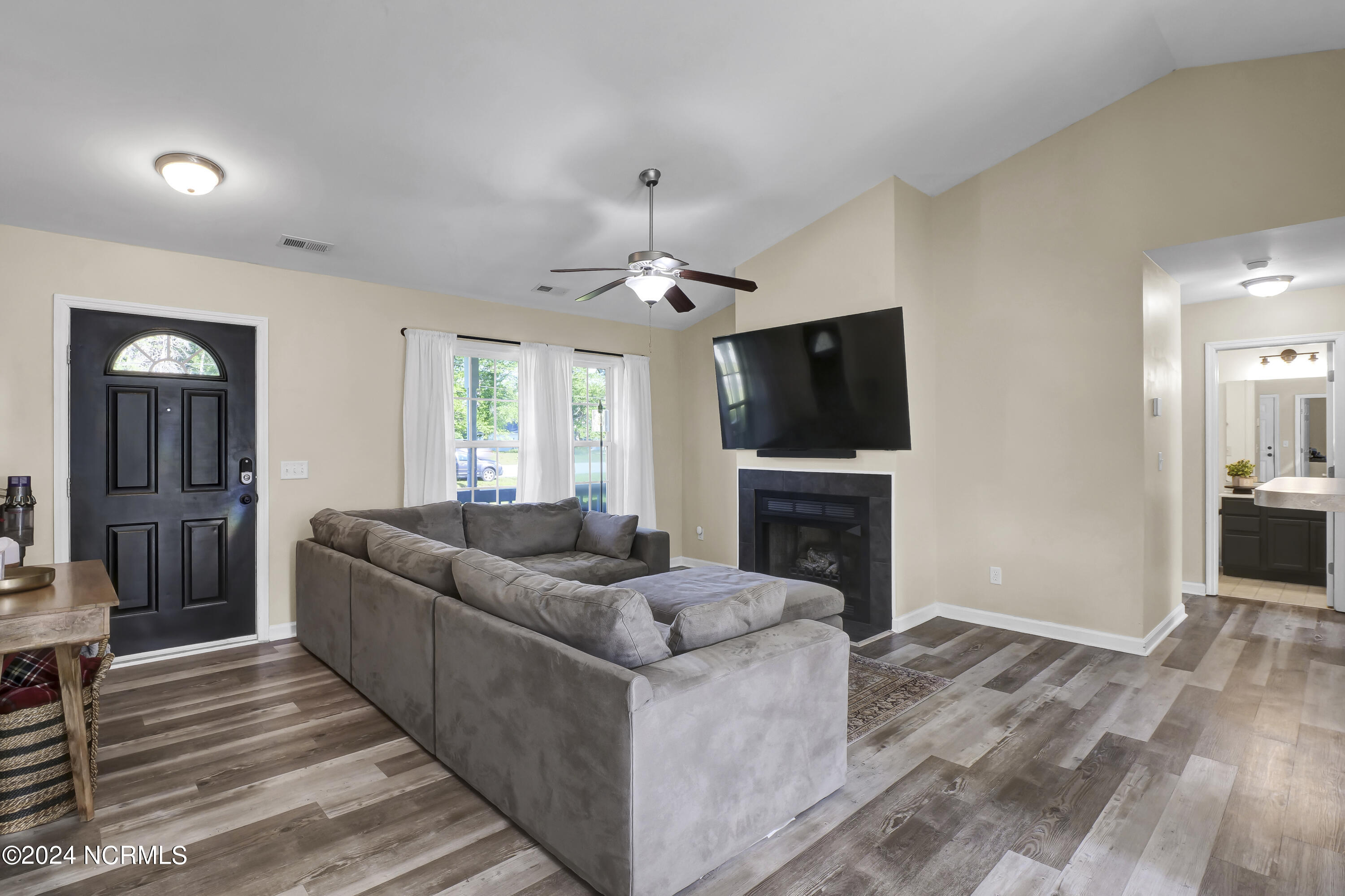 289 Haws Run Road Jacksonville, NC 28540 - Photo 4 of 27 P6600940