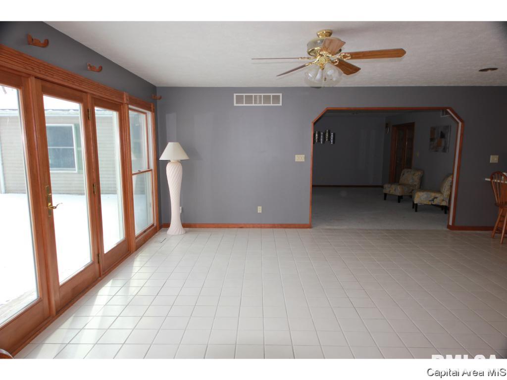 7364 Bahr Road Sherman, IL 62684 - Photo 8 of 33 Gallery Image 8