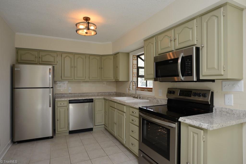3314 Pine Valley Road High Point, NC 27265 - Photo 3 of 22