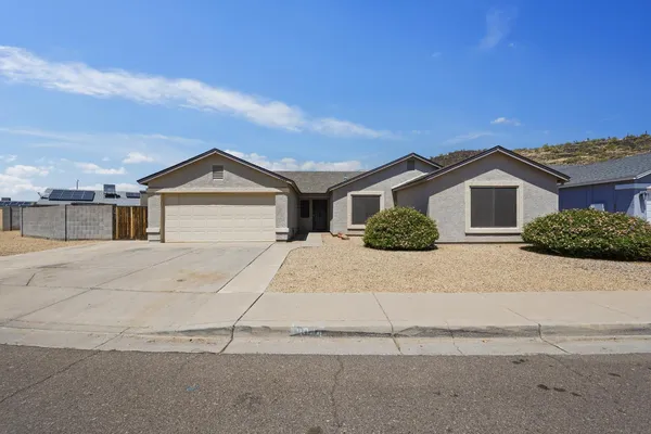 $2,300 | 3044 West Daley Lane, Phoenix, AZ 85027