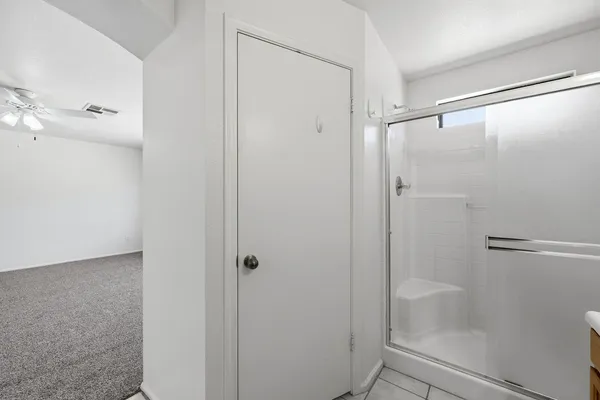 $2,300 | 3044 West Daley Lane, Phoenix, AZ 85027