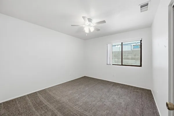 $2,300 | 3044 West Daley Lane, Phoenix, AZ 85027