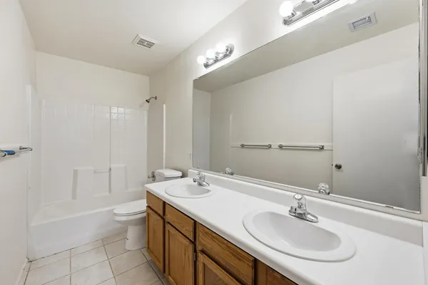 $2,300 | 3044 West Daley Lane, Phoenix, AZ 85027