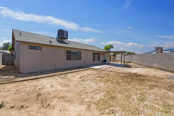 $2,300 | 3044 West Daley Lane, Phoenix, AZ 85027