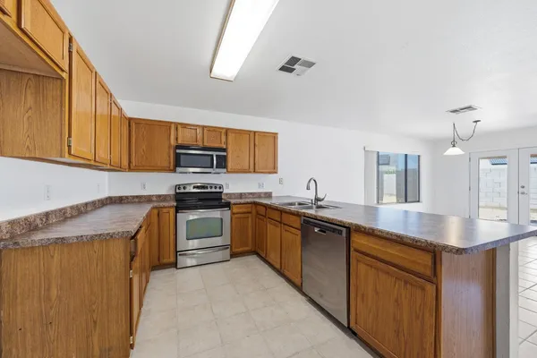 $2,300 | 3044 West Daley Lane, Phoenix, AZ 85027