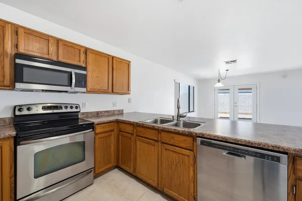$2,300 | 3044 West Daley Lane, Phoenix, AZ 85027