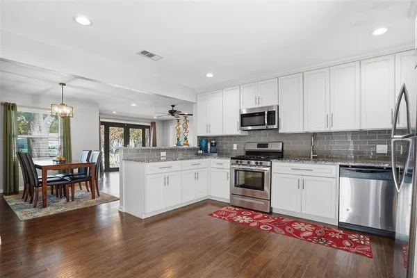 $349,000 | 5717 South Wells Circle, Westworth Village, TX 76114