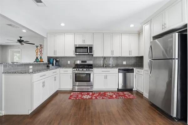 $349,000 | 5717 South Wells Circle, Westworth Village, TX 76114