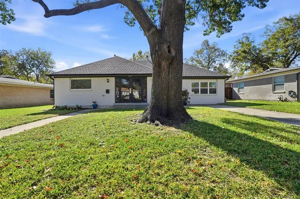 $349,000 | 5717 South Wells Circle, Westworth Village, TX 76114