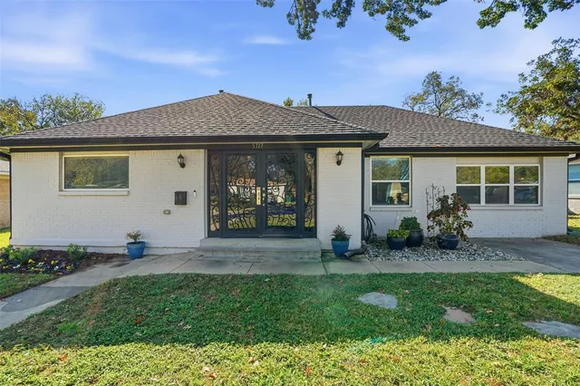 $353,000 | 5717 South Wells Circle, Westworth Village, TX 76114