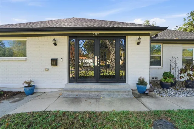 $353,000 | 5717 South Wells Circle, Westworth Village, TX 76114