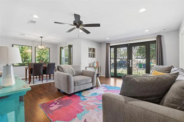 $349,000 | 5717 South Wells Circle, Westworth Village, TX 76114