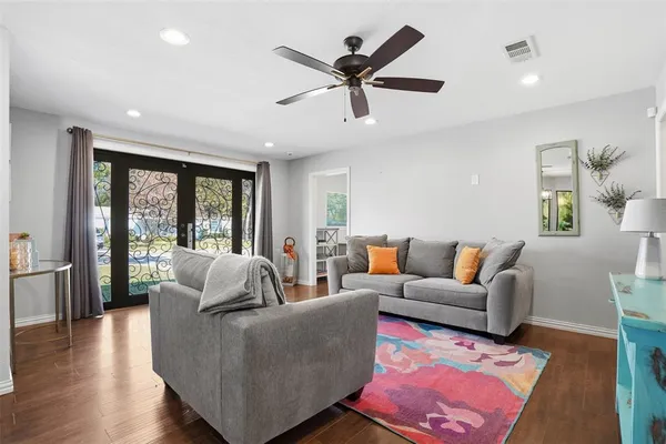 $349,000 | 5717 South Wells Circle, Westworth Village, TX 76114