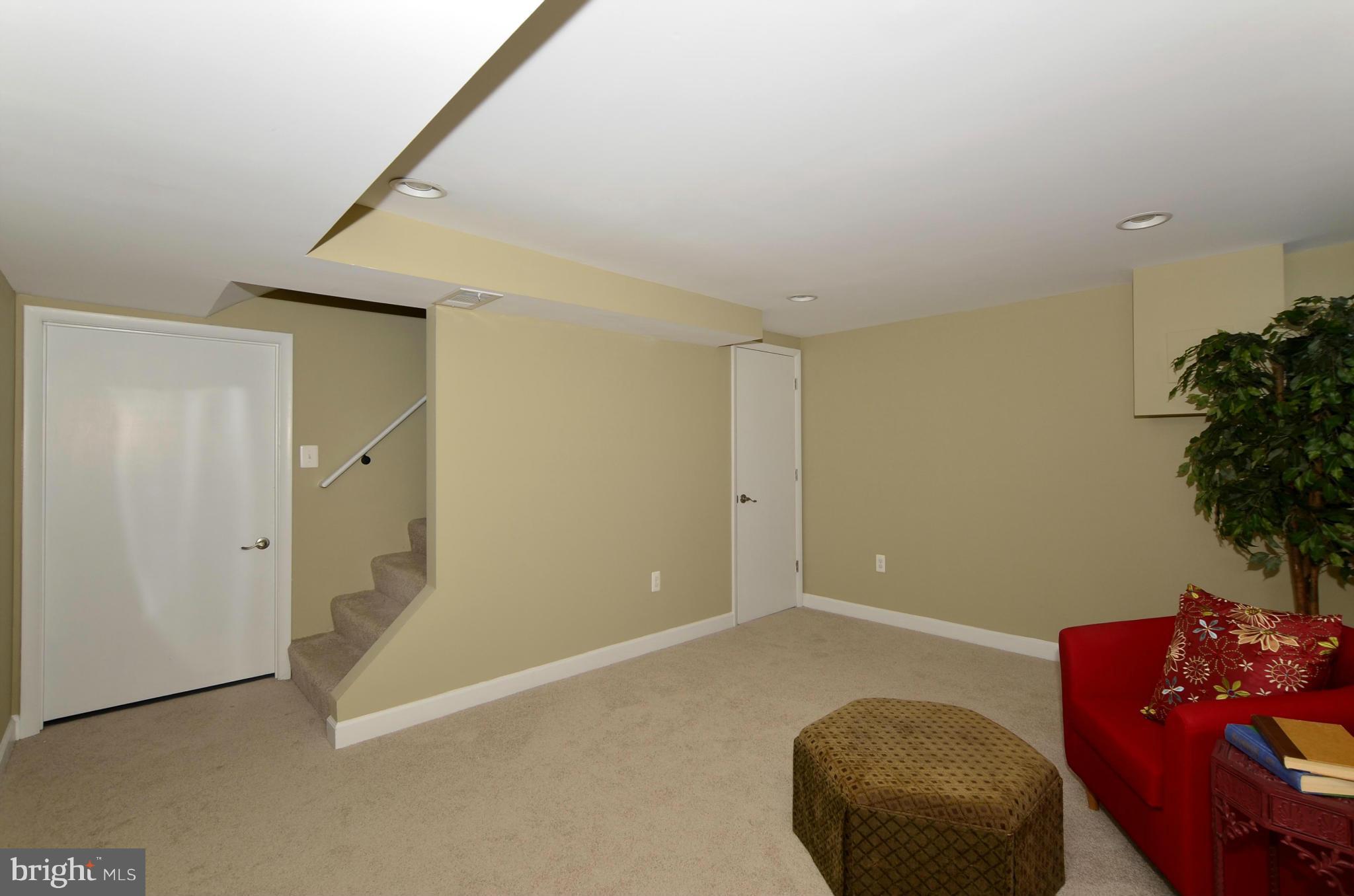 8253 Kavanagh Road Baltimore, MD 21222 - Photo 23 of 29 a living room with furniture and flowers
