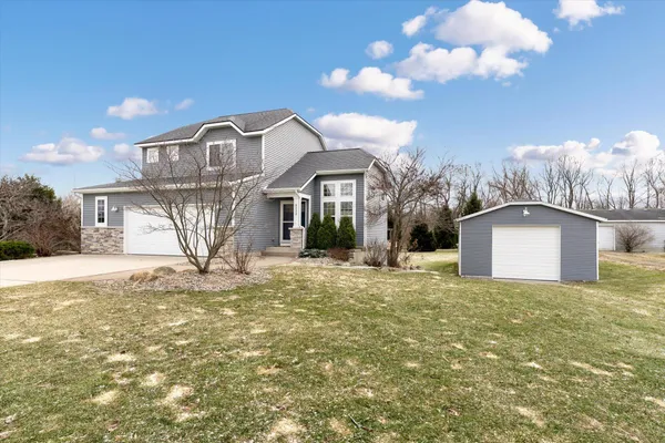 $540,000 | 8522 Pebble Drive Northeast, Rockford, MI 49341