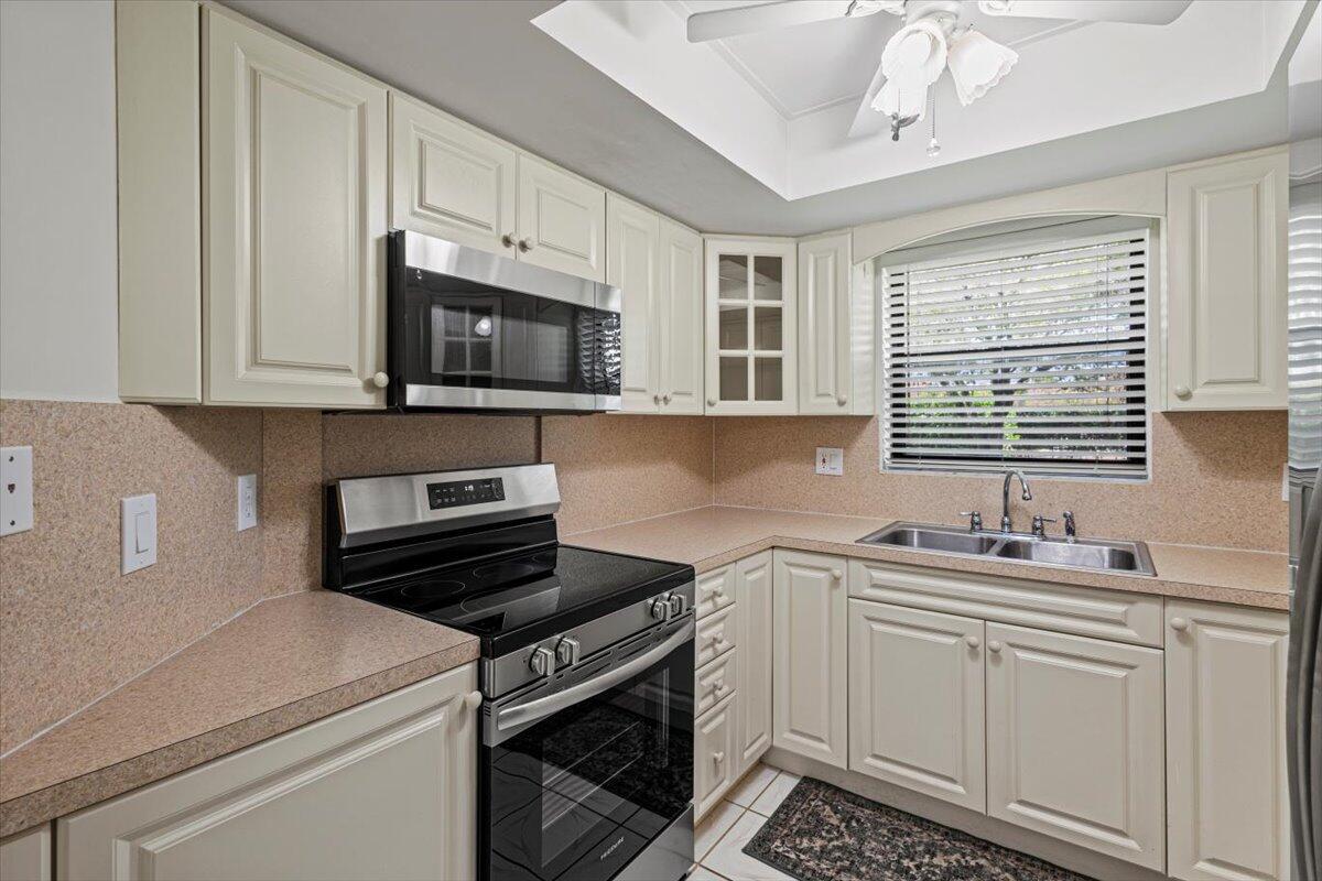 511 Southwest South River Drive, Unit 103 Stuart, FL 34997 - Photo 16 of 40 18-GG3A8206