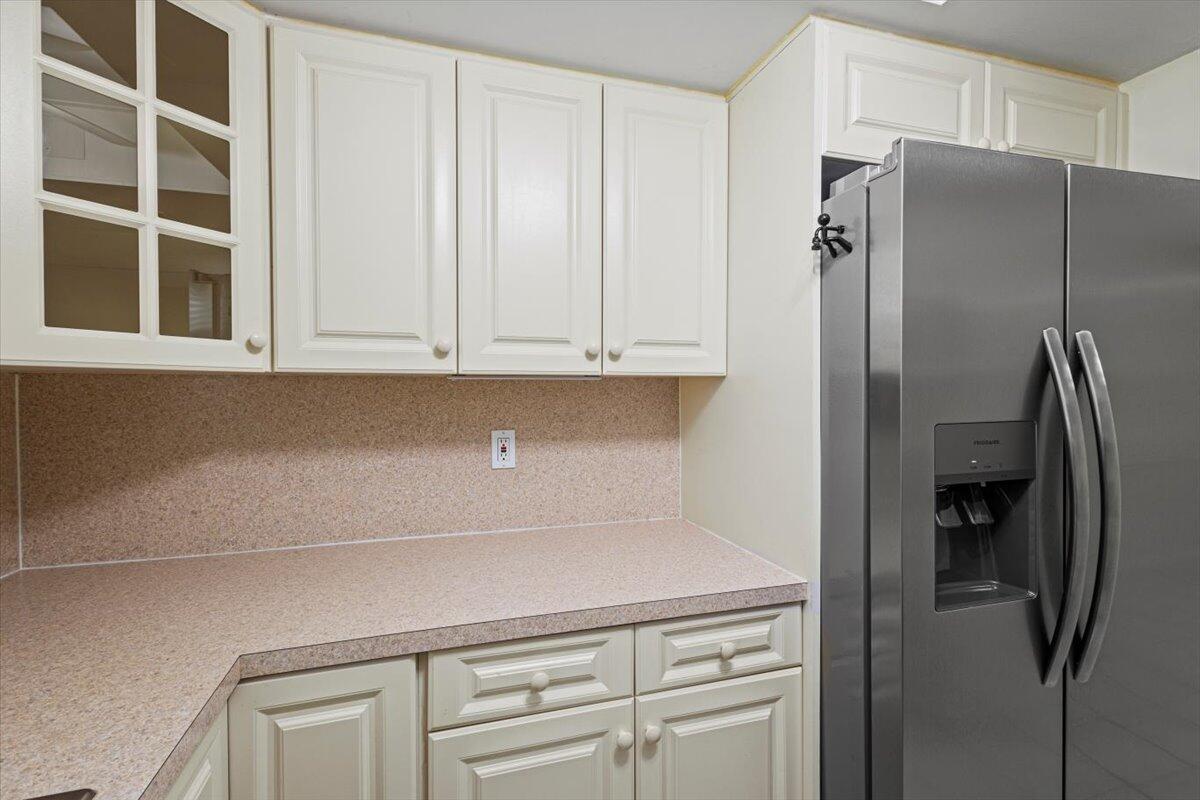 511 Southwest South River Drive, Unit 103 Stuart, FL 34997 - Photo 18 of 40 20-GG3A8212