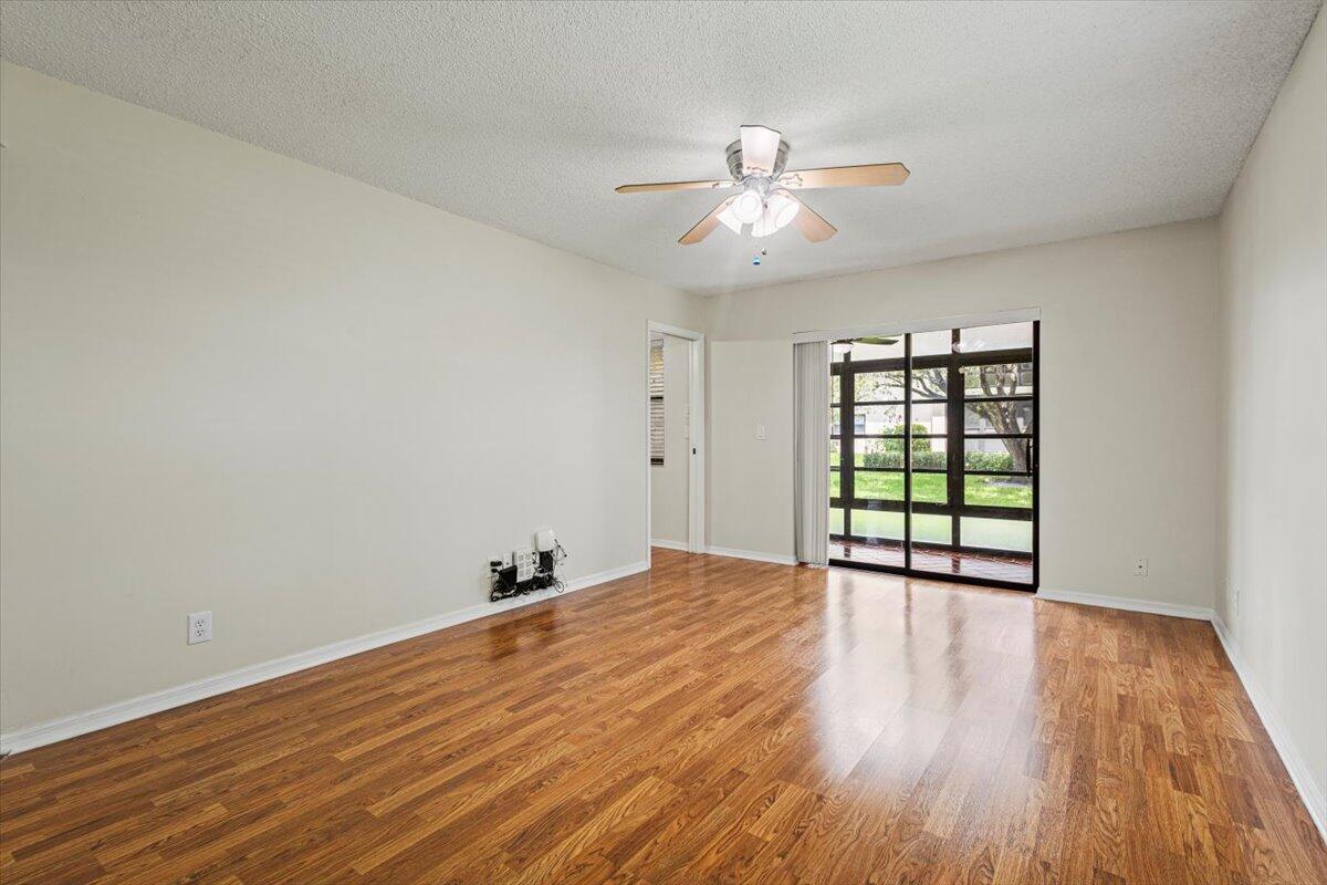 511 Southwest South River Drive, Unit 103 Stuart, FL 34997 - Photo 21 of 40 23-GG3A8221