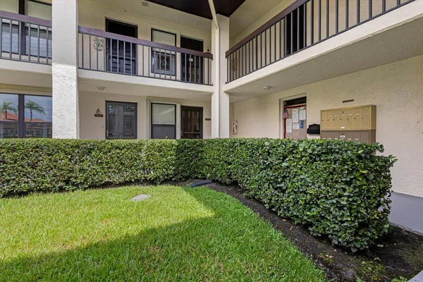 $219,900 | 511 Southwest South River Drive, Unit 103, Stuart, FL 34997