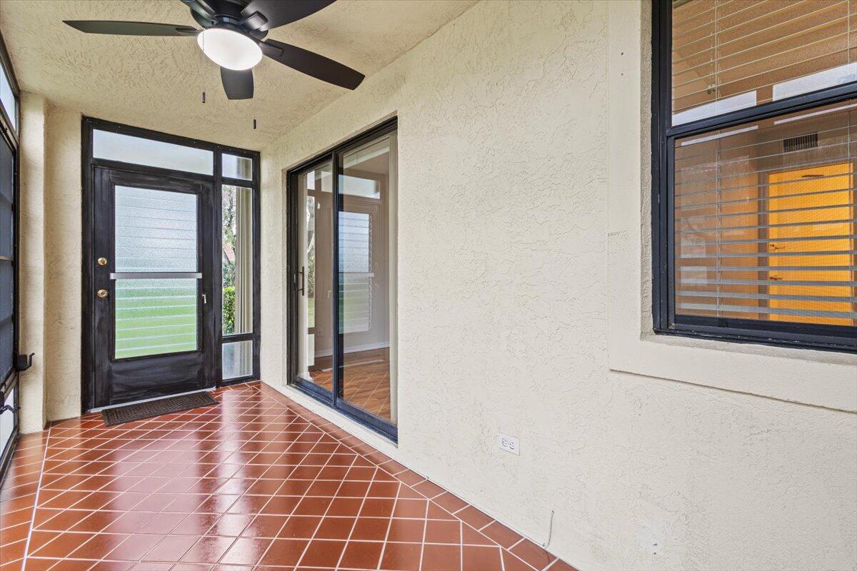 511 Southwest South River Drive, Unit 103 Stuart, FL 34997 - Photo 33 of 40 34-GG3A8254