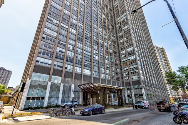 $199,900 | 655 West Irving Park Road, Unit 3116, Chicago, IL 60613