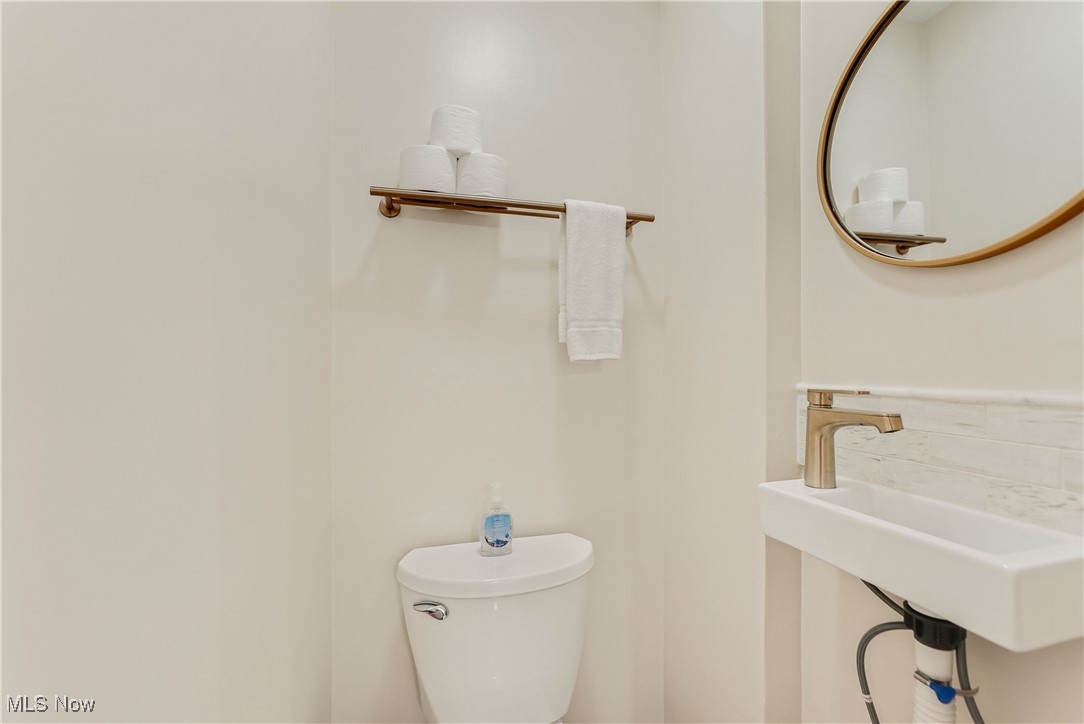 3841 Bethany Road Cleveland, OH 44118 - Photo 3 of 9 Bathroom with toilet