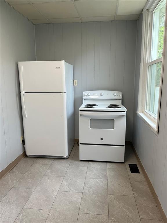 525 Franklin Street Freeport, PA 16229 - Photo 16 of 25 a utility room with dryer and washer