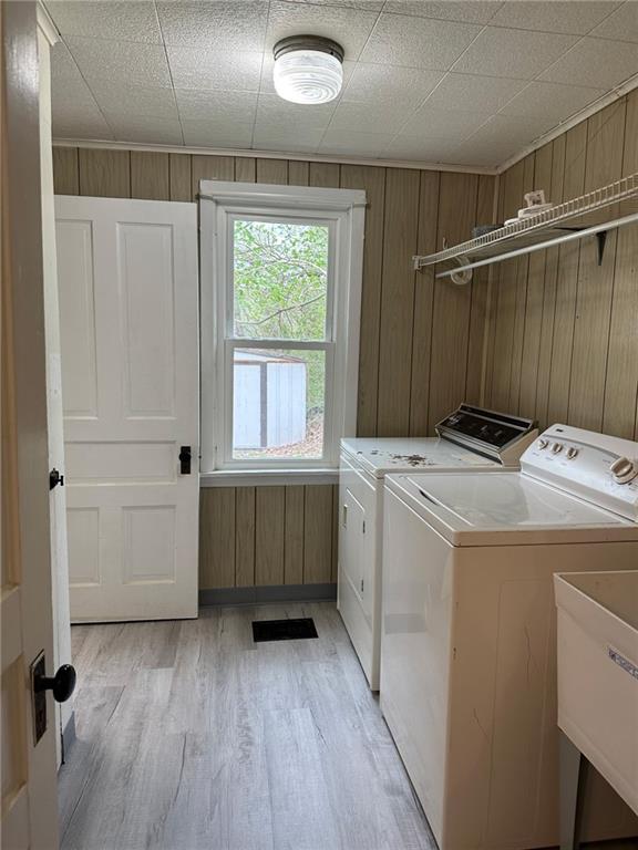 525 Franklin Street Freeport, PA 16229 - Photo 17 of 25 a utility room with dryer and washer
