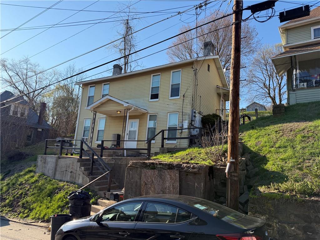 525 Franklin Street Freeport, PA 16229 - Photo 23 of 25 a front view of a house with garden