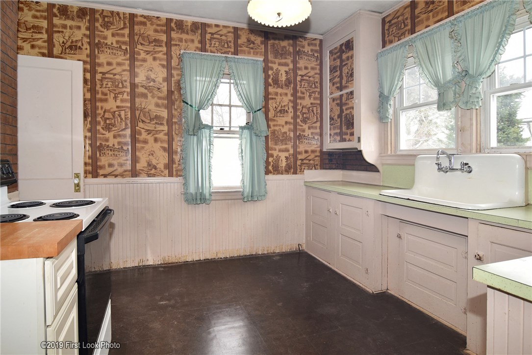 43 Richland Road Cranston, RI 02910 - Photo 3 of 20
