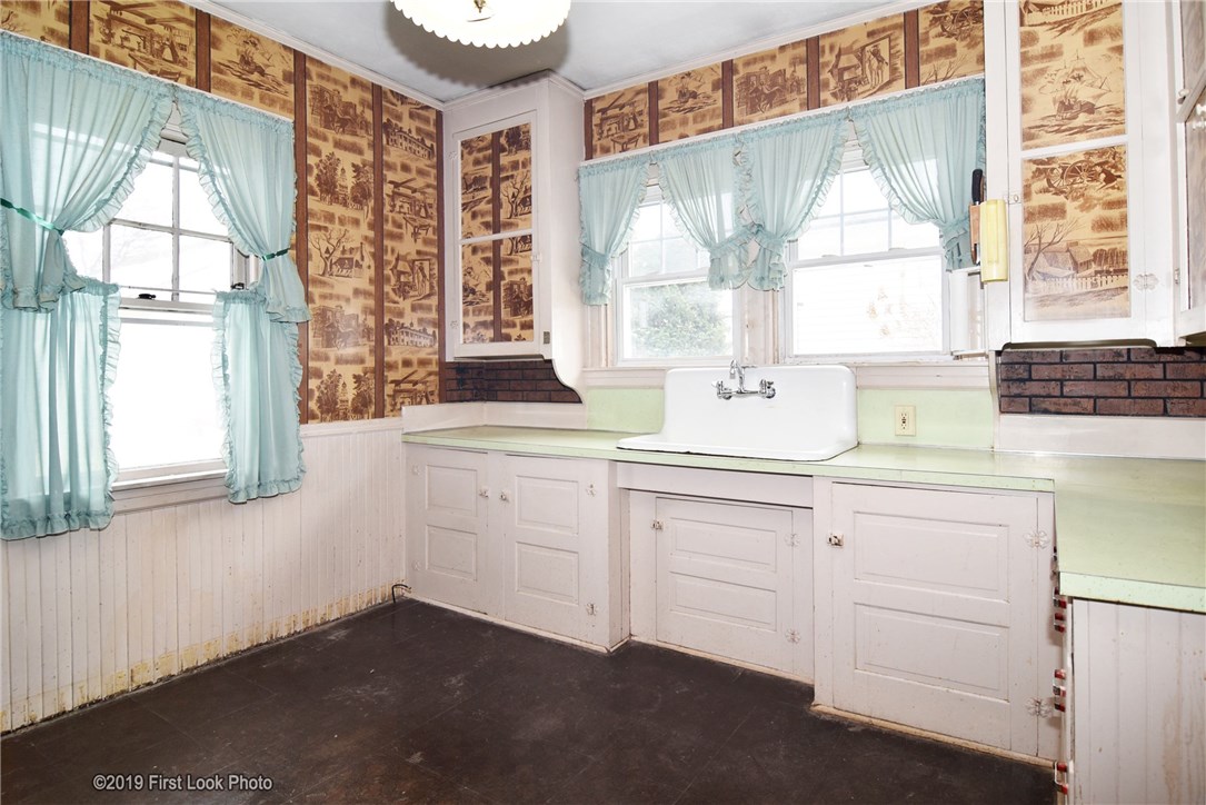 43 Richland Road Cranston, RI 02910 - Photo 4 of 20