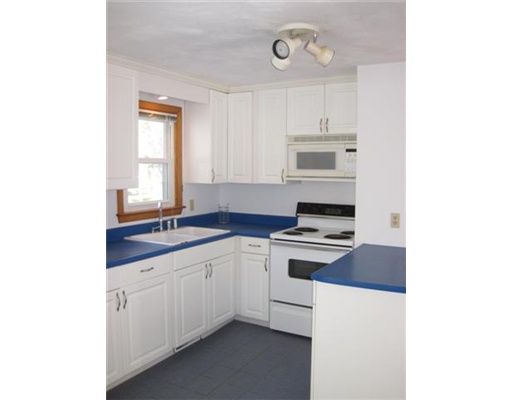 30 Beach Plum Road Narragansett, RI 02882 - Photo 5 of 20 Kitchen.