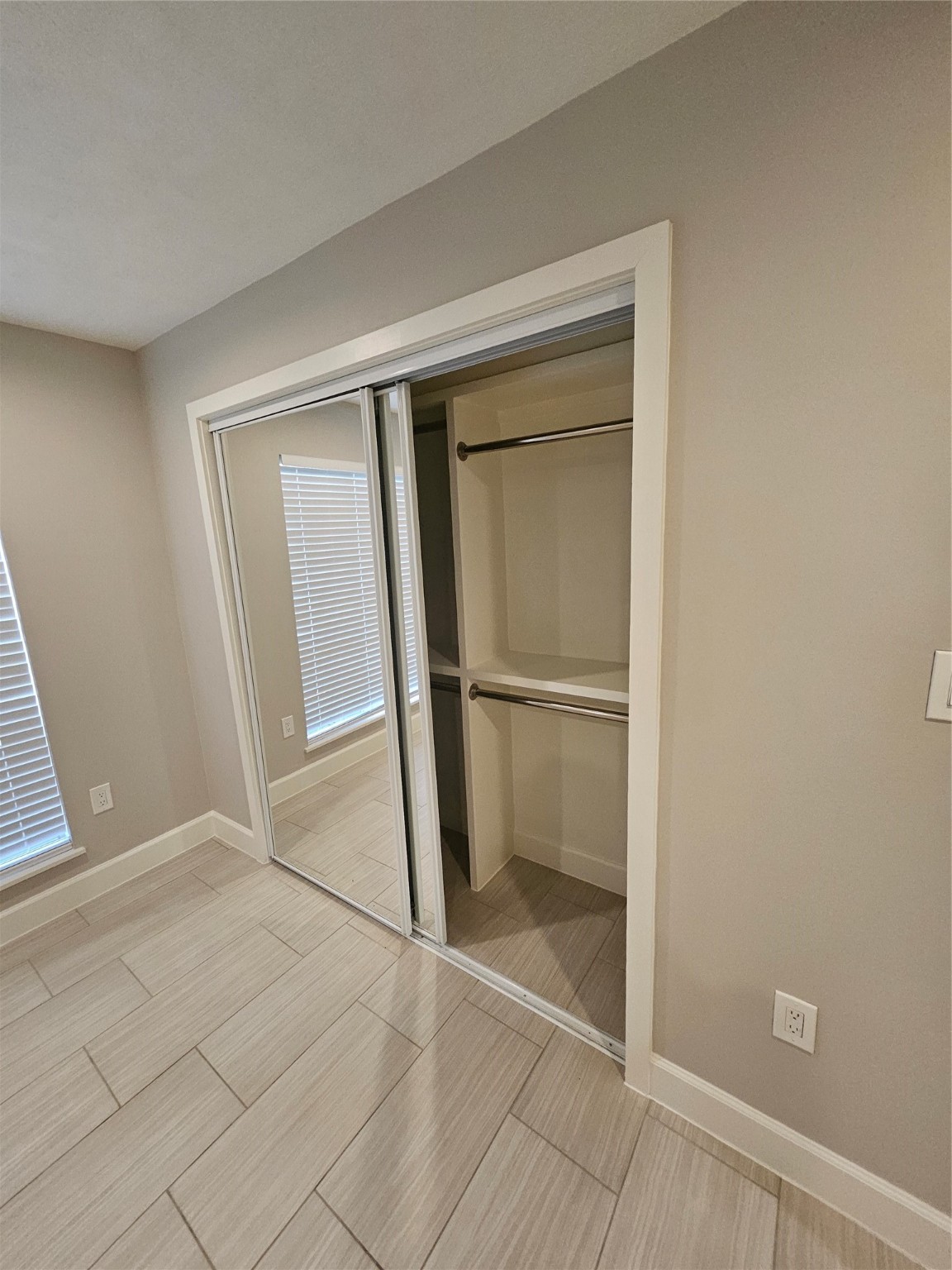2101 Fountain View Drive, Unit 4 6 Houston, TX 77057 - Photo 16 of 26 a view of an empty room