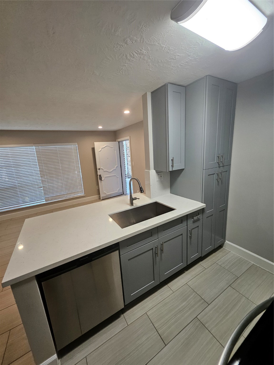 2101 Fountain View Drive, Unit 4 6 Houston, TX 77057 - Photo 20 of 26 a kitchen with a sink and a refrigerator