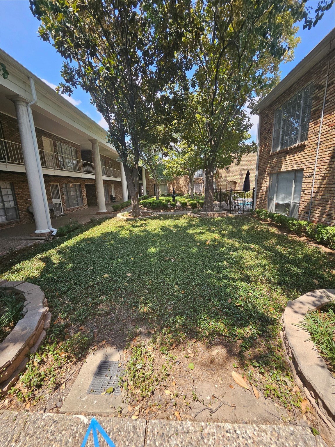 2101 Fountain View Drive, Unit 4 6 Houston, TX 77057 - Photo 24 of 26 a front view of a house with a yard