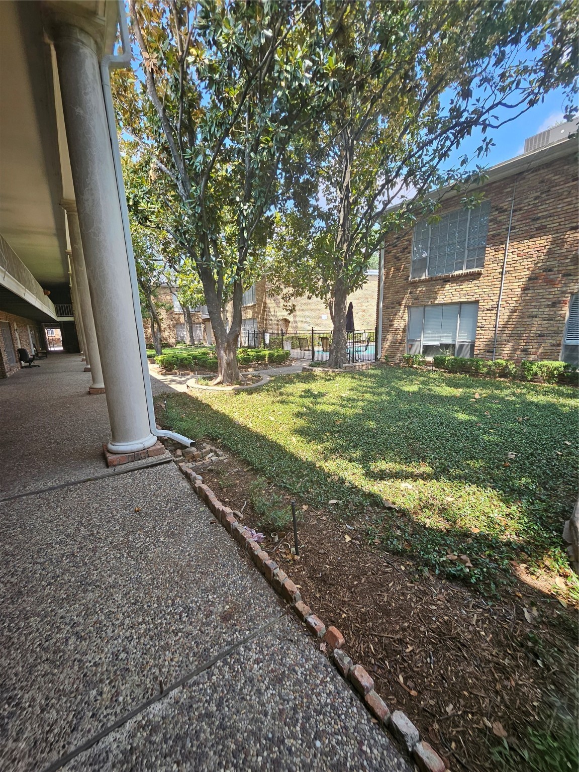 2101 Fountain View Drive, Unit 4 6 Houston, TX 77057 - Photo 25 of 26 a view of a yard with plants and a trees