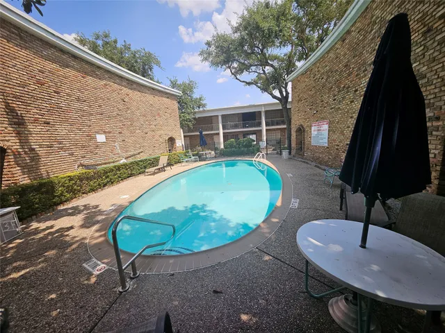 $995 | 2101 Fountain View Drive, Unit 4 6, Houston, TX 77057