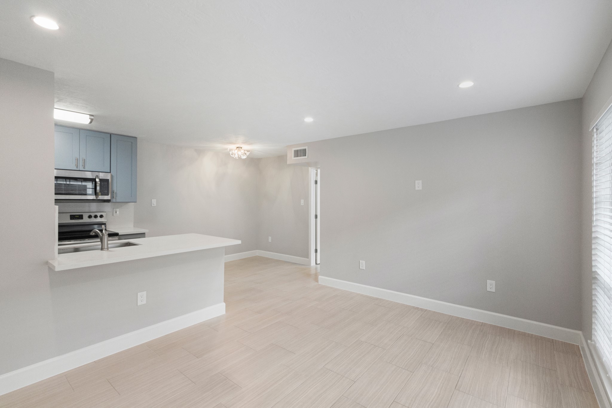 2101 Fountain View Drive, Unit 4 6 Houston, TX 77057 - Photo 3 of 26 a large kitchen with a sink stainless steel appliances and cabinets