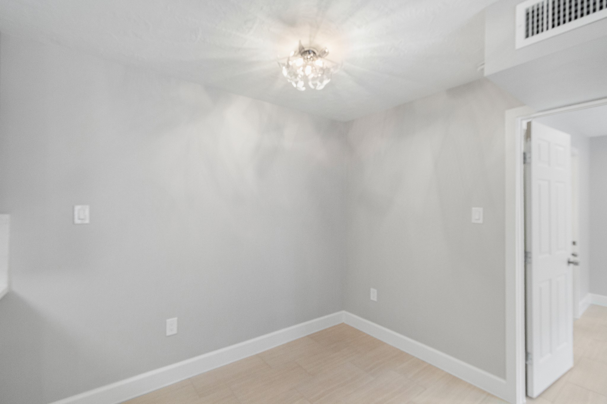 2101 Fountain View Drive, Unit 4 6 Houston, TX 77057 - Photo 5 of 26