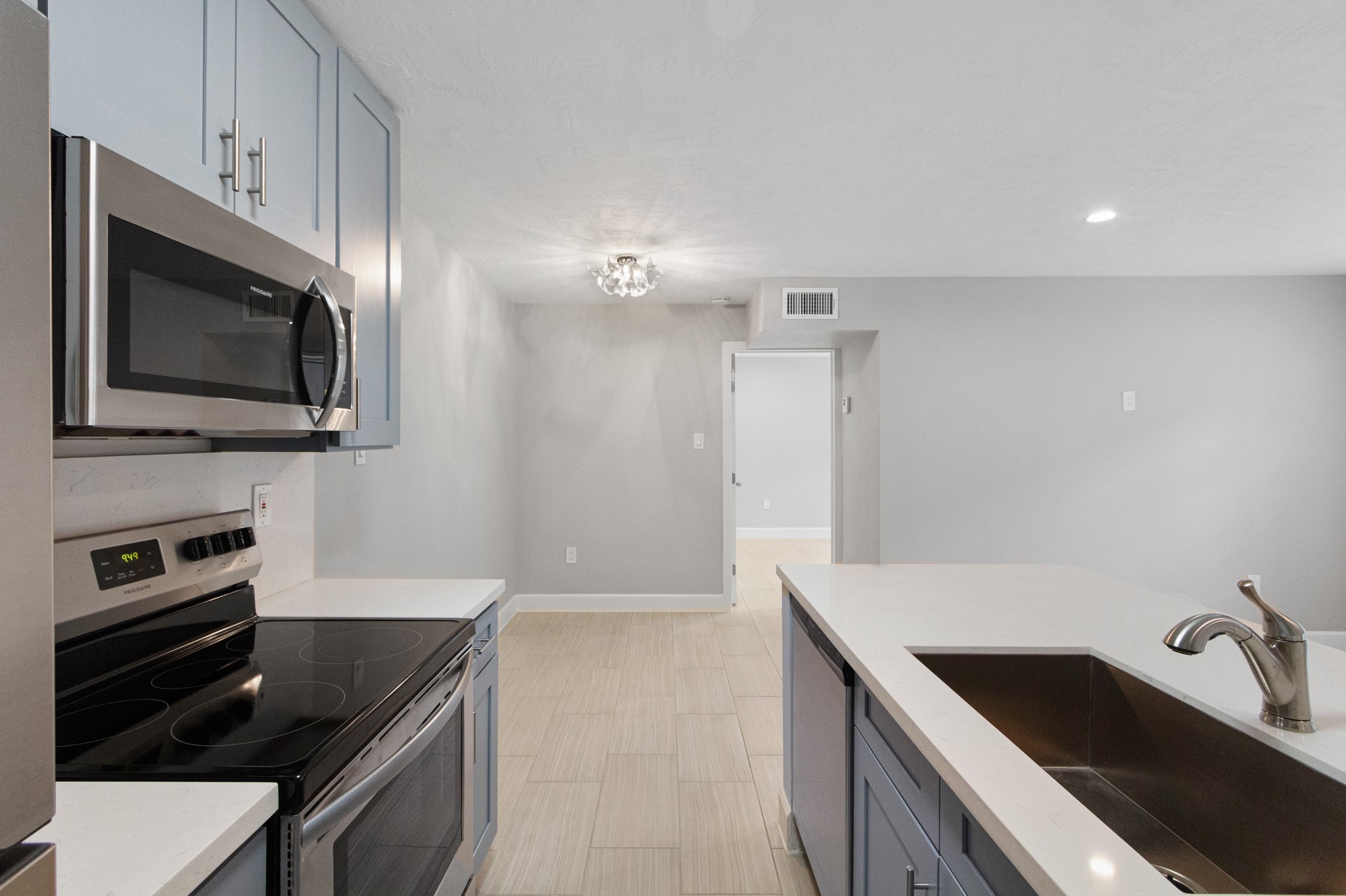2101 Fountain View Drive, Unit 4 6 Houston, TX 77057 - Photo 7 of 26 a kitchen with granite countertop a stove and a microwave