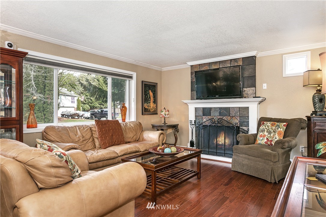 2218 171st Place Southeast Bothell, WA 98012 - Photo 2 of 25 Gallery Image 2