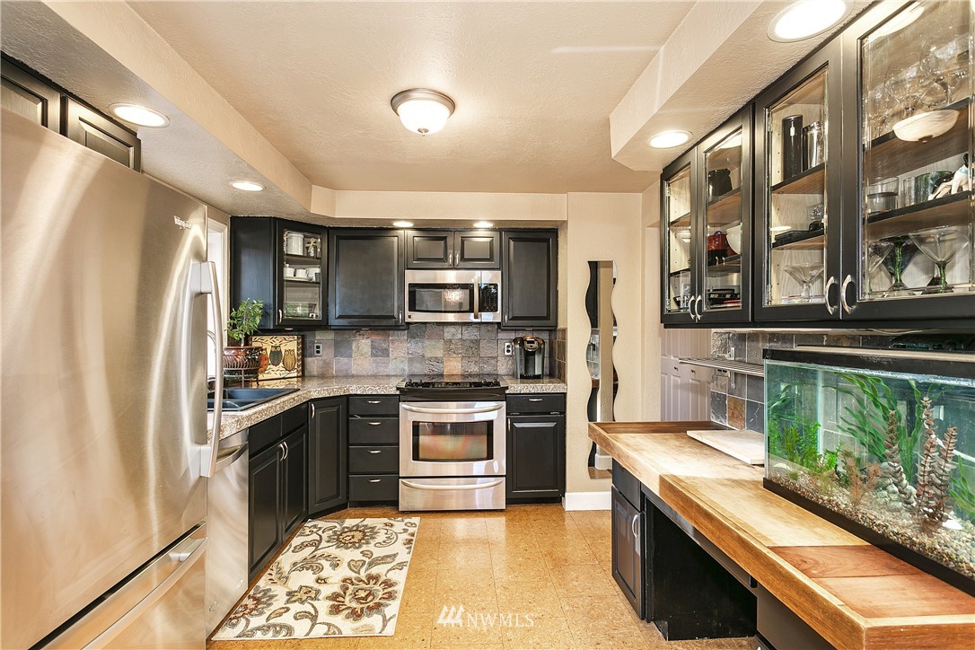 2218 171st Place Southeast Bothell, WA 98012 - Photo 9 of 25 Gallery Image 9