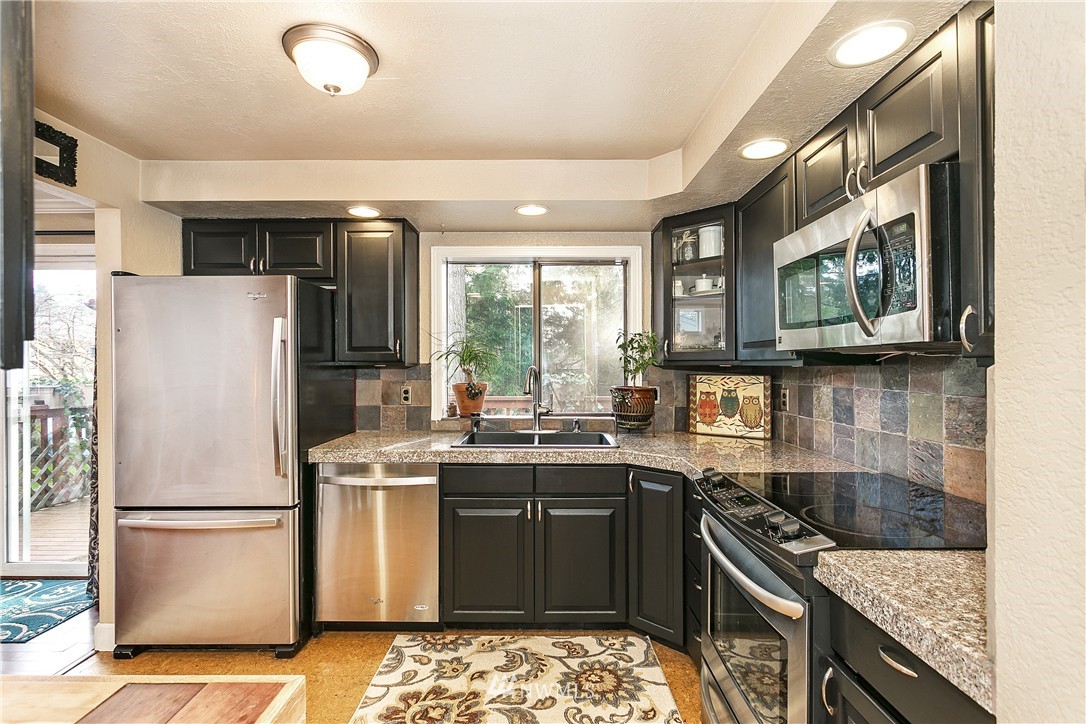 2218 171st Place Southeast Bothell, WA 98012 - Photo 10 of 25 Gallery Image 10