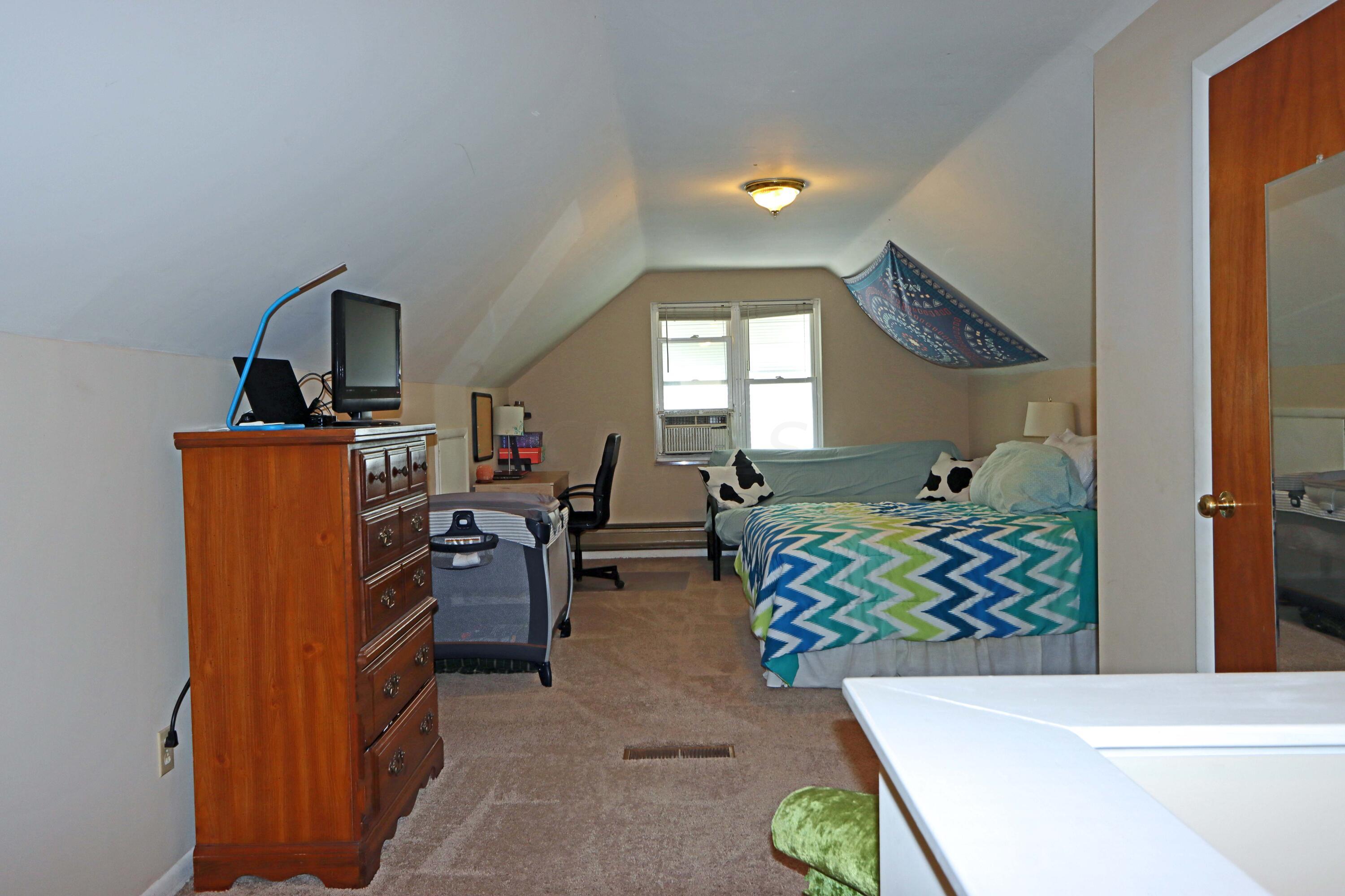2717 Tudor Road Columbus, OH 43209 - Photo 25 of 51 Expansive upper level BR 3